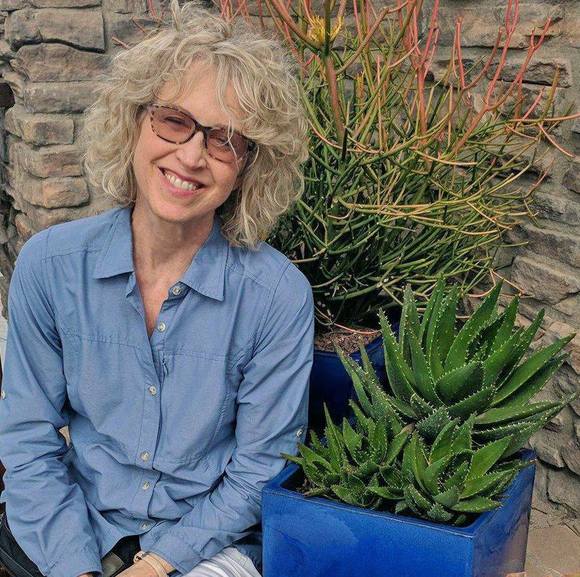 Meet your Posher, Leslie - Picture 1 of 1